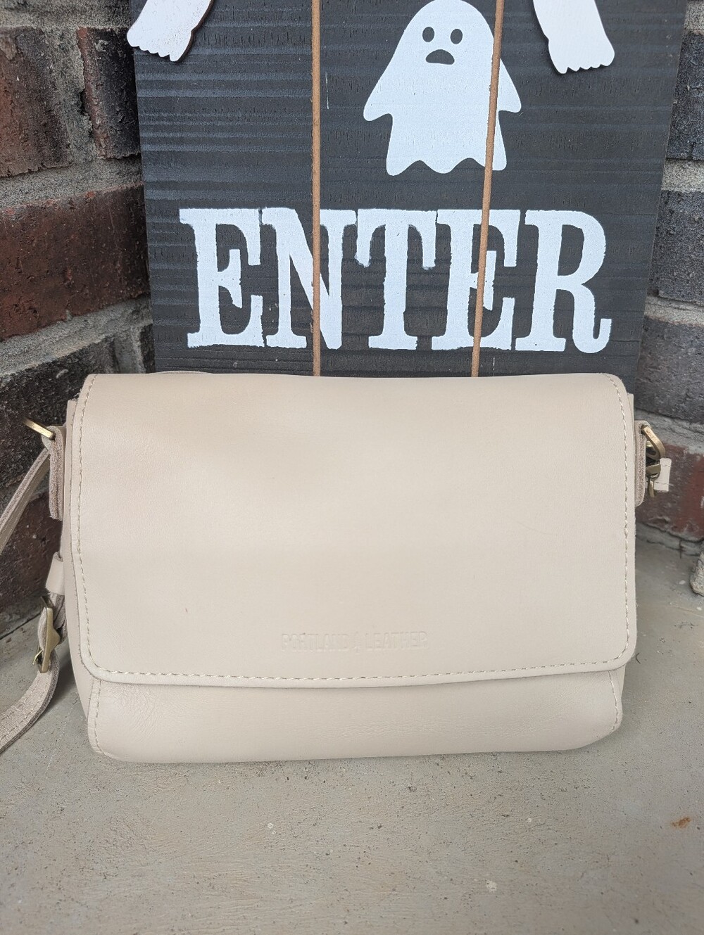👻EUC Portland Leather Goods Metro Genuine Smooth Leather Adjustable Crossbody
